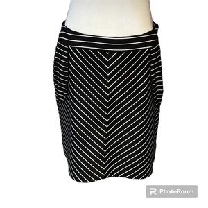 Darjoni Size 8 Pencil skirt